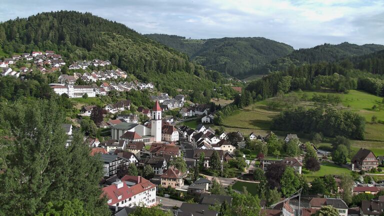 Dieses Bild zeigt eine Webcam-Aufnahme von Ottenhöfen, aufgenommen am Dienstag, den 16.06.2026 um 19:00 Uhr