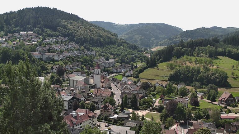 Dieses Bild zeigt eine Webcam-Aufnahme von Ottenhöfen, aufgenommen am Freitag, den 26.06.2026 um 12:10 Uhr