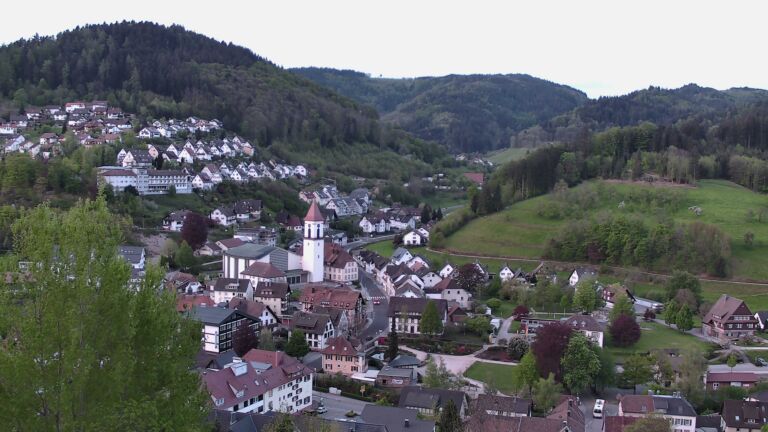 Dieses Bild zeigt eine Webcam-Aufnahme von Ottenhöfen, aufgenommen am Dienstag, den 28.04.2026 um 06:10 Uhr
