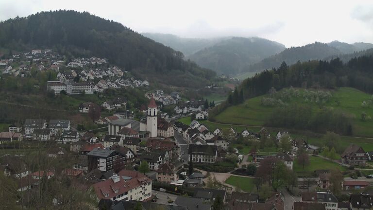 Dieses Bild zeigt eine Webcam-Aufnahme von Ottenhöfen, aufgenommen am Dienstag, den 14.04.2026 um 13:10 Uhr