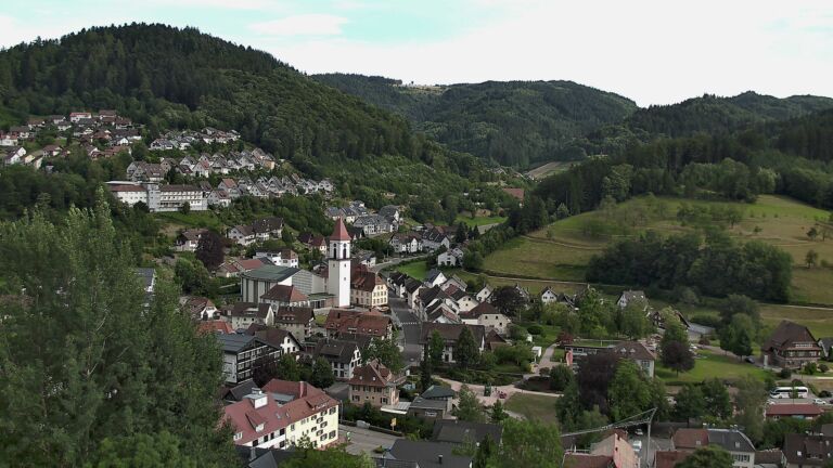 Dieses Bild zeigt eine Webcam-Aufnahme von Ottenhöfen, aufgenommen am Dienstag, den 07.07.2026 um 18:20 Uhr