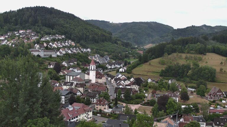 Dieses Bild zeigt eine Webcam-Aufnahme von Ottenhöfen, aufgenommen am Montag, den 27.07.2026 um 07:10 Uhr