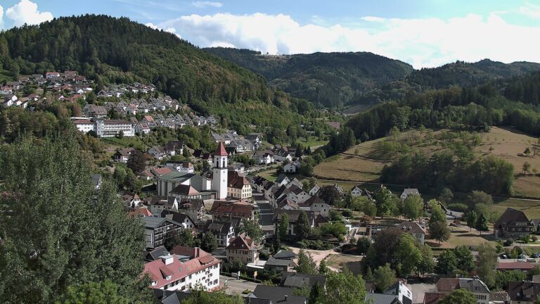 Dieses Bild zeigt eine Webcam-Aufnahme von Ottenhöfen, aufgenommen am Samstag, den 22.08.2026 um 16:30 Uhr