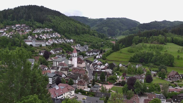 Dieses Bild zeigt eine Webcam-Aufnahme von Ottenhöfen, aufgenommen am Montag, den 11.05.2026 um 08:00 Uhr