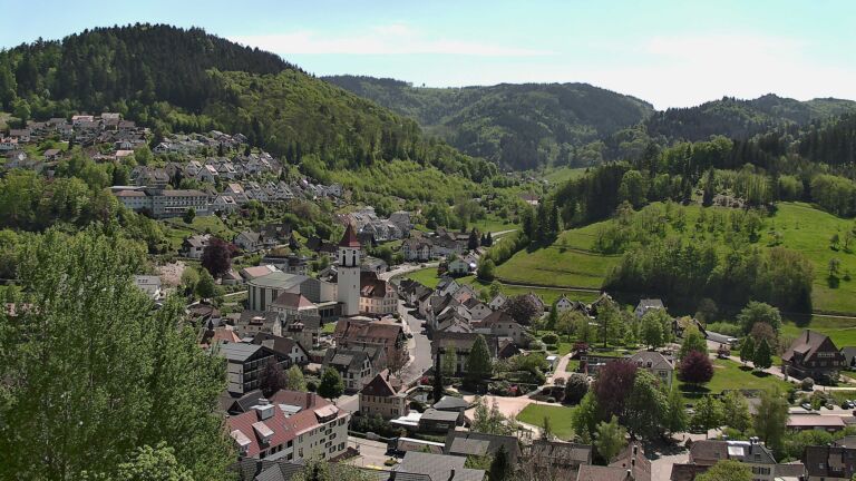 Dieses Bild zeigt eine Webcam-Aufnahme von Ottenhöfen, aufgenommen am Mittwoch, den 29.04.2026 um 13:40 Uhr