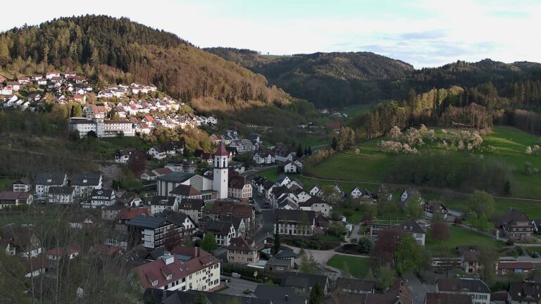 Dieses Bild zeigt eine Webcam-Aufnahme von Ottenhöfen, aufgenommen am Donnerstag, den 16.04.2026 um 19:40 Uhr