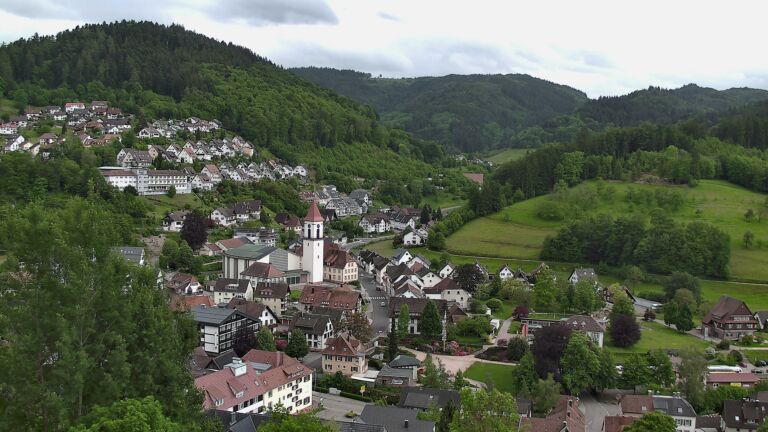 Dieses Bild zeigt eine Webcam-Aufnahme von Ottenhöfen, aufgenommen am Mittwoch, den 20.05.2026 um 16:40 Uhr