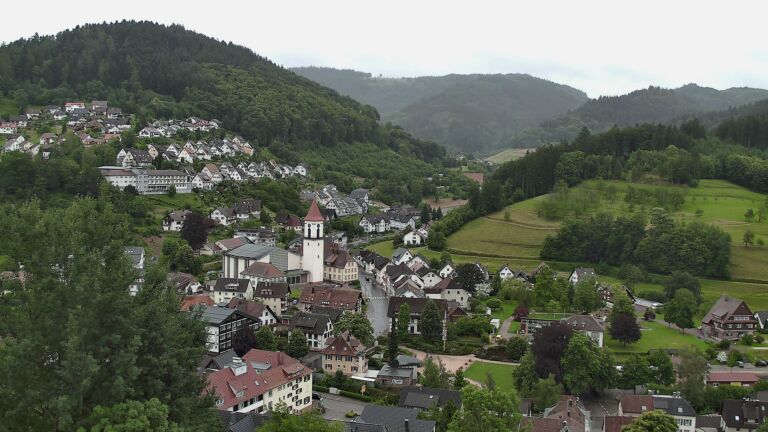 Dieses Bild zeigt eine Webcam-Aufnahme von Ottenhöfen, aufgenommen am Mittwoch, den 10.06.2026 um 16:00 Uhr