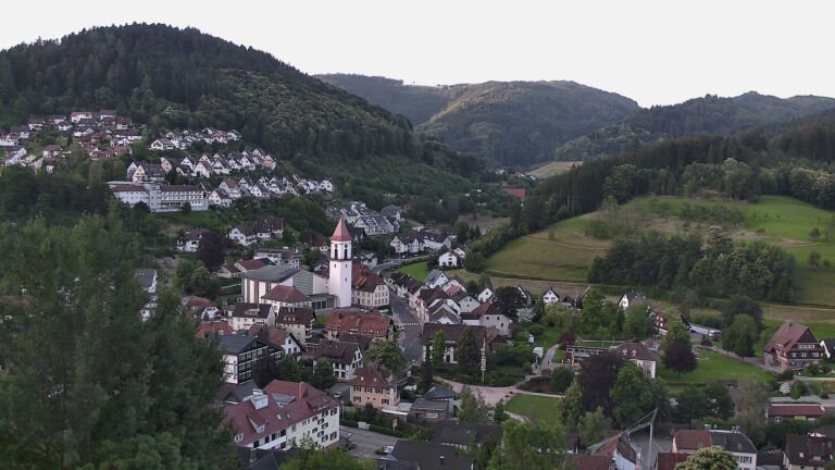 Dieses Bild zeigt eine Webcam-Aufnahme von Ottenhöfen, aufgenommen am Mittwoch, den 17.06.2026 um 06:30 Uhr