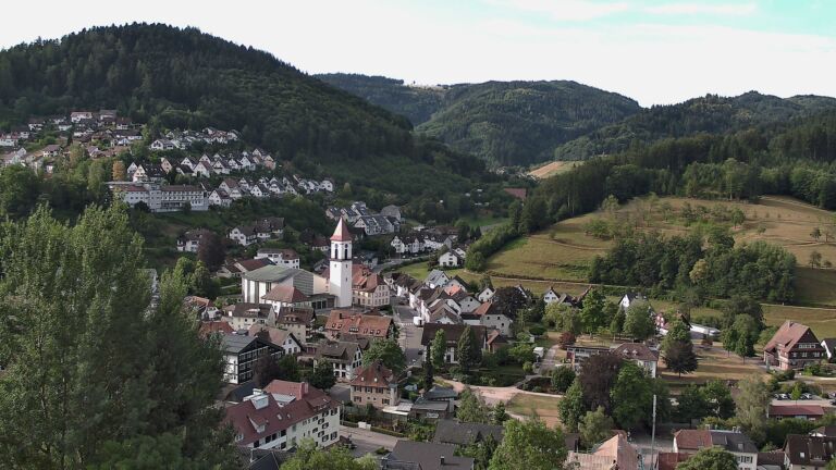 Dieses Bild zeigt eine Webcam-Aufnahme von Ottenhöfen, aufgenommen am Freitag, den 17.07.2026 um 08:20 Uhr