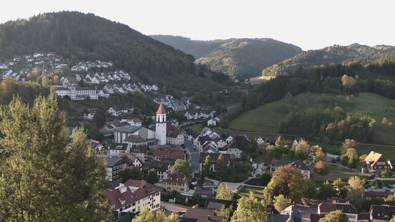 Dieses Bild zeigt eine Webcam-Aufnahme von Ottenhöfen, aufgenommen am Sonntag, den 27.09.2026 um 08:30 Uhr