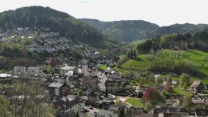 Dieses Bild zeigt eine Webcam-Aufnahme von Ottenhöfen, aufgenommen am Freitag, den 17.04.2026 um 10:50 Uhr