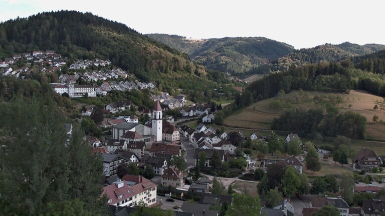 Dieses Bild zeigt eine Webcam-Aufnahme von Ottenhöfen, aufgenommen am Samstag, den 22.08.2026 um 18:10 Uhr