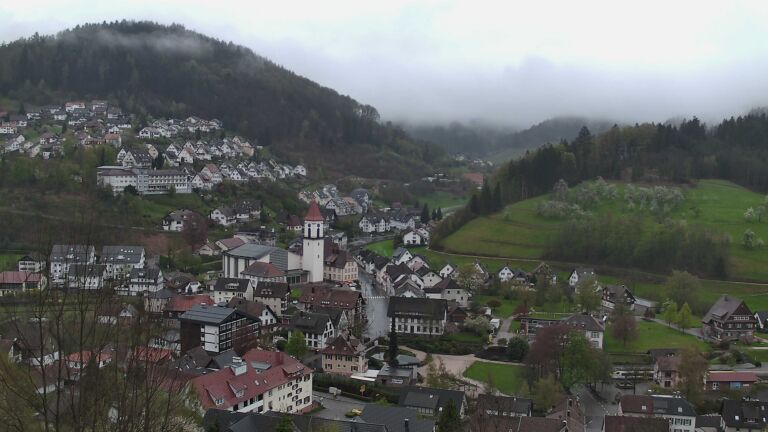 Dieses Bild zeigt eine Webcam-Aufnahme von Ottenhöfen, aufgenommen am Sonntag, den 12.04.2026 um 19:40 Uhr