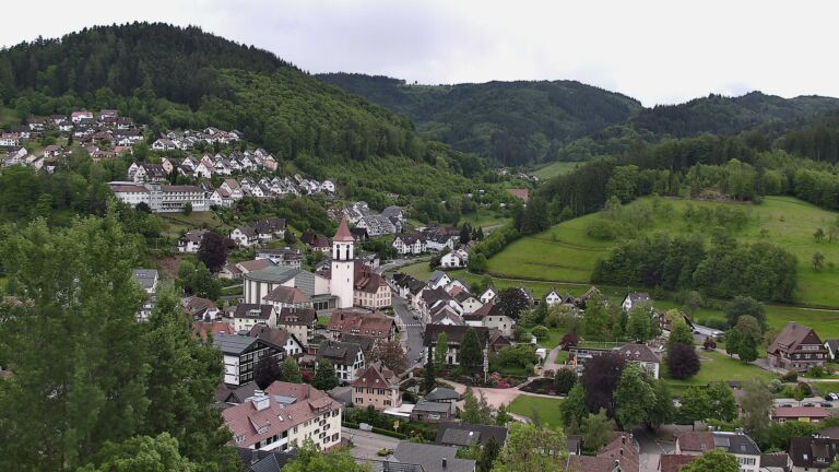 Dieses Bild zeigt eine Webcam-Aufnahme von Ottenhöfen, aufgenommen am Freitag, den 15.05.2026 um 12:20 Uhr