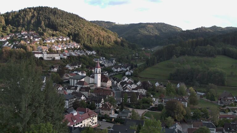 Dieses Bild zeigt eine Webcam-Aufnahme von Ottenhöfen, aufgenommen am Samstag, den 10.10.2026 um 18:00 Uhr