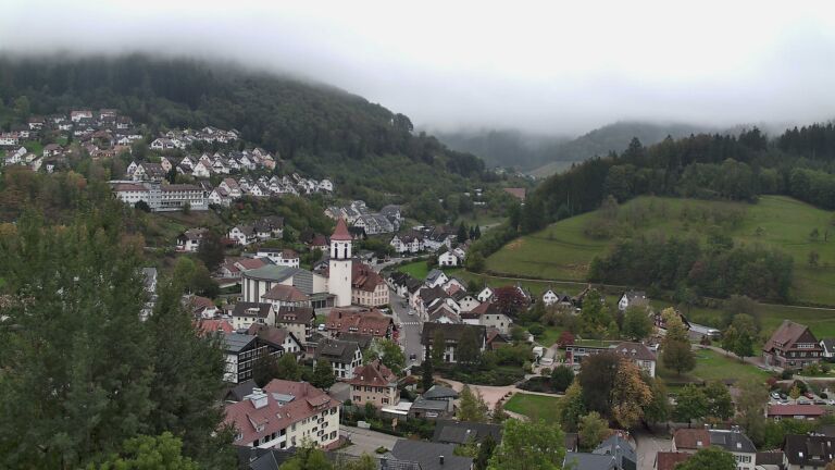 Dieses Bild zeigt eine Webcam-Aufnahme von Ottenhöfen, aufgenommen am Sonntag, den 18.10.2026 um 15:00 Uhr