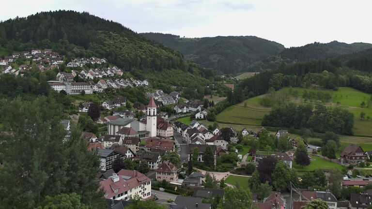 Dieses Bild zeigt eine Webcam-Aufnahme von Ottenhöfen, aufgenommen am Dienstag, den 16.06.2026 um 14:00 Uhr