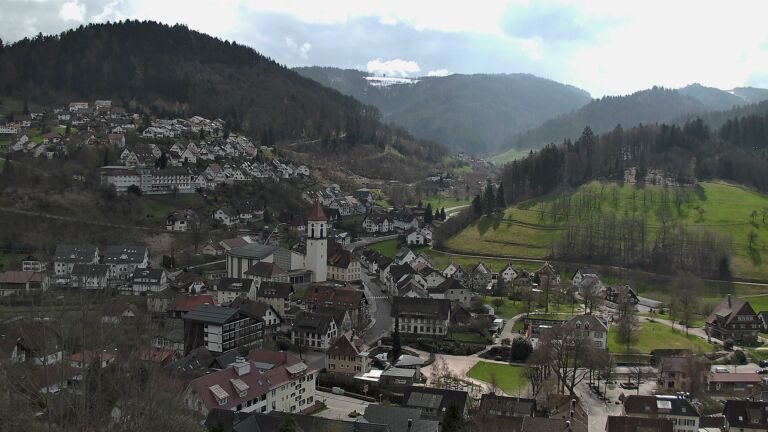 Dieses Bild zeigt eine Webcam-Aufnahme von Ottenhöfen, aufgenommen am Mittwoch, den 01.04.2026 um 13:20 Uhr