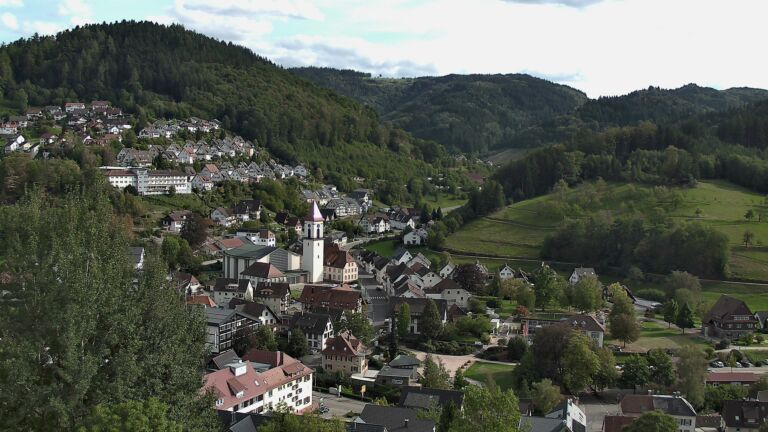 Dieses Bild zeigt eine Webcam-Aufnahme von Ottenhöfen, aufgenommen am Donnerstag, den 17.09.2026 um 16:30 Uhr
