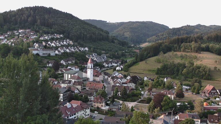 Dieses Bild zeigt eine Webcam-Aufnahme von Ottenhöfen, aufgenommen am Sonntag, den 26.07.2026 um 07:00 Uhr