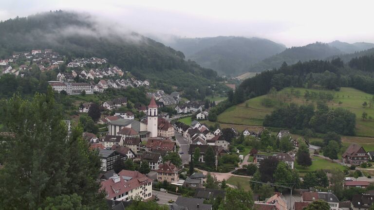Dieses Bild zeigt eine Webcam-Aufnahme von Ottenhöfen, aufgenommen am Mittwoch, den 01.07.2026 um 07:30 Uhr