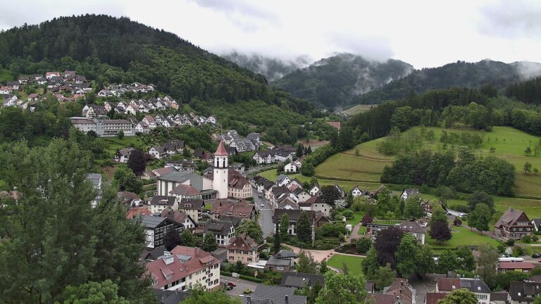 Dieses Bild zeigt eine Webcam-Aufnahme von Ottenhöfen, aufgenommen am Dienstag, den 09.06.2026 um 08:10 Uhr