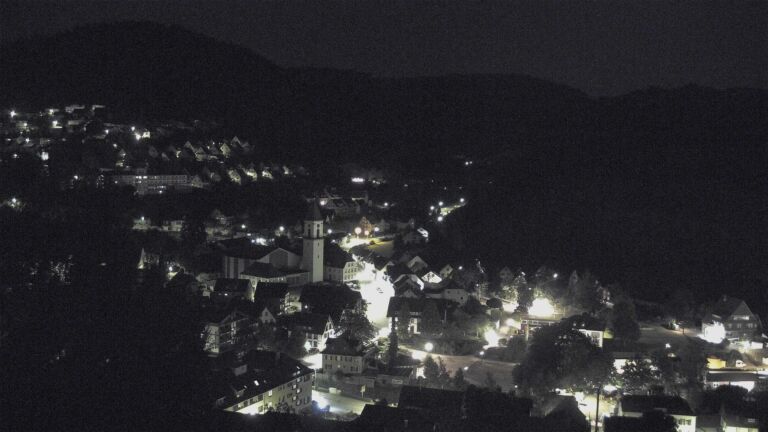 Dieses Bild zeigt eine Webcam-Aufnahme von Ottenhöfen, aufgenommen am Sonntag, den 26.07.2026 um 04:30 Uhr
