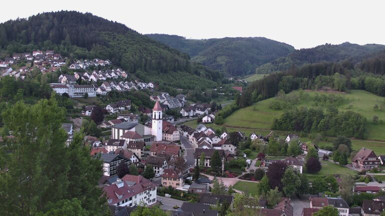 Dieses Bild zeigt eine Webcam-Aufnahme von Ottenhöfen, aufgenommen am Sonntag, den 10.05.2026 um 06:10 Uhr