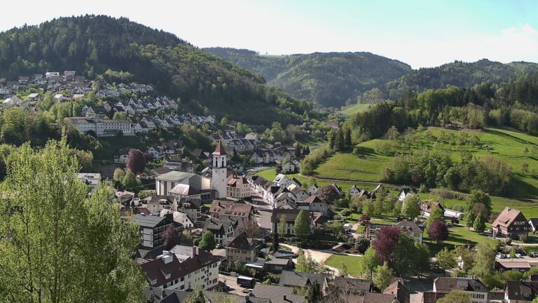 Dieses Bild zeigt eine Webcam-Aufnahme von Ottenhöfen, aufgenommen am Montag, den 27.04.2026 um 09:50 Uhr