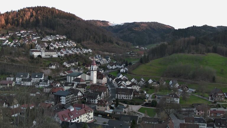 Dieses Bild zeigt eine Webcam-Aufnahme von Ottenhöfen, aufgenommen am Mittwoch, den 01.04.2026 um 19:30 Uhr