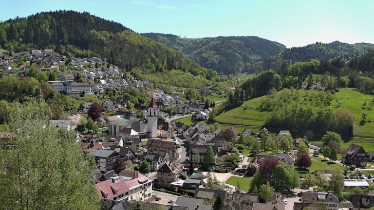 Dieses Bild zeigt eine Webcam-Aufnahme von Ottenhöfen, aufgenommen am Samstag, den 25.04.2026 um 14:30 Uhr