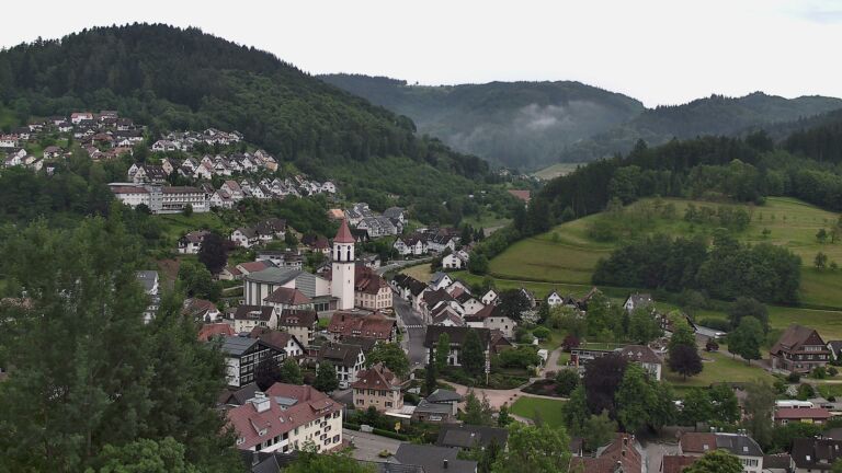 Dieses Bild zeigt eine Webcam-Aufnahme von Ottenhöfen, aufgenommen am Sonntag, den 31.05.2026 um 19:30 Uhr