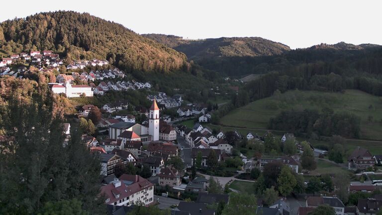 Dieses Bild zeigt eine Webcam-Aufnahme von Ottenhöfen, aufgenommen am Montag, den 14.09.2026 um 19:00 Uhr