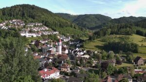 Dieses Bild zeigt eine Webcam-Aufnahme von Ottenhöfen, aufgenommen am Montag, den 01.06.2026 um 19:00 Uhr