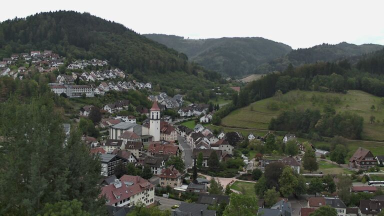 Dieses Bild zeigt eine Webcam-Aufnahme von Ottenhöfen, aufgenommen am Sonntag, den 13.09.2026 um 18:20 Uhr