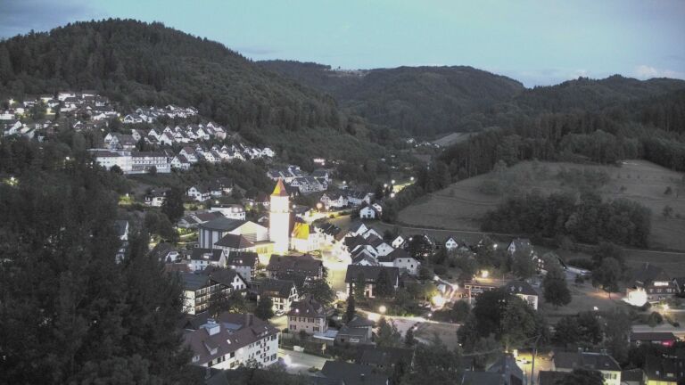 Dieses Bild zeigt eine Webcam-Aufnahme von Ottenhöfen, aufgenommen am Sonntag, den 09.08.2026 um 21:30 Uhr