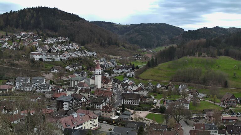 Dieses Bild zeigt eine Webcam-Aufnahme von Ottenhöfen, aufgenommen am Sonntag, den 05.04.2026 um 14:40 Uhr