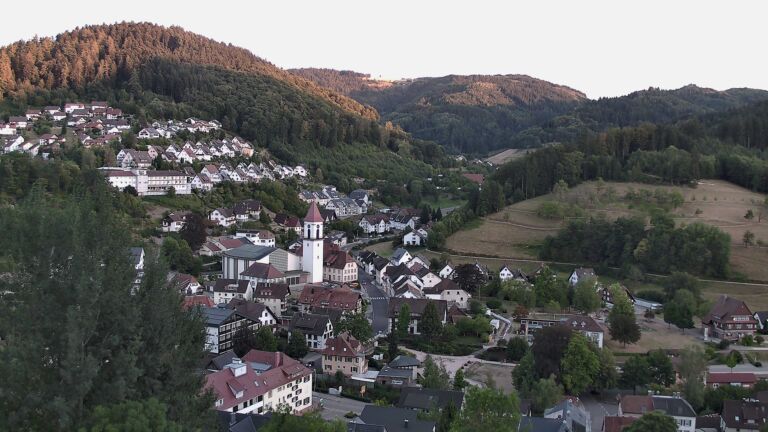 Dieses Bild zeigt eine Webcam-Aufnahme von Ottenhöfen, aufgenommen am Mittwoch, den 12.08.2026 um 20:20 Uhr