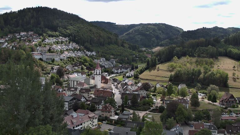 Dieses Bild zeigt eine Webcam-Aufnahme von Ottenhöfen, aufgenommen am Samstag, den 29.08.2026 um 13:20 Uhr