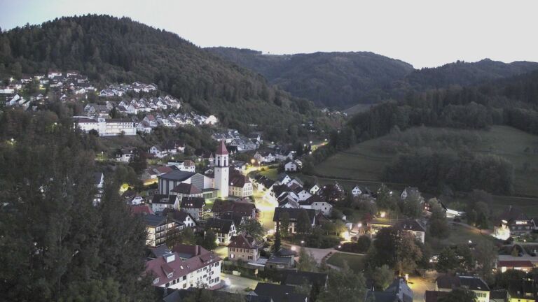 Dieses Bild zeigt eine Webcam-Aufnahme von Ottenhöfen, aufgenommen am Mittwoch, den 14.10.2026 um 19:10 Uhr