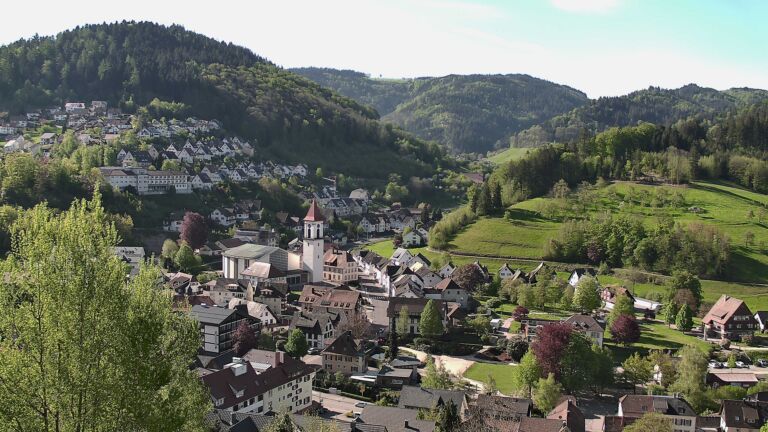 Dieses Bild zeigt eine Webcam-Aufnahme von Ottenhöfen, aufgenommen am Montag, den 27.04.2026 um 09:30 Uhr