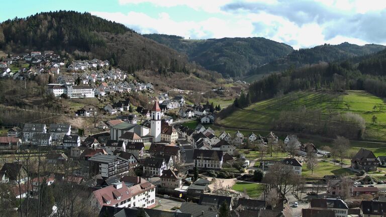 Dieses Bild zeigt eine Webcam-Aufnahme von Ottenhöfen, aufgenommen am Sonntag, den 01.03.2026 um 15:20 Uhr