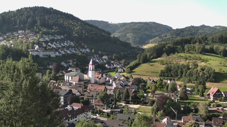 Dieses Bild zeigt eine Webcam-Aufnahme von Ottenhöfen, aufgenommen am Donnerstag, den 25.06.2026 um 08:10 Uhr