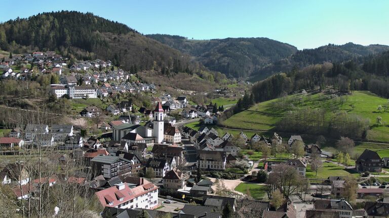 Dieses Bild zeigt eine Webcam-Aufnahme von Ottenhöfen, aufgenommen am Mittwoch, den 08.04.2026 um 16:20 Uhr