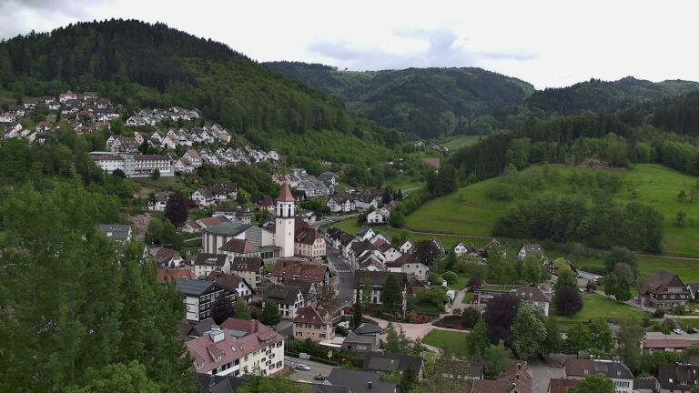 Dieses Bild zeigt eine Webcam-Aufnahme von Ottenhöfen, aufgenommen am Mittwoch, den 06.05.2026 um 13:00 Uhr