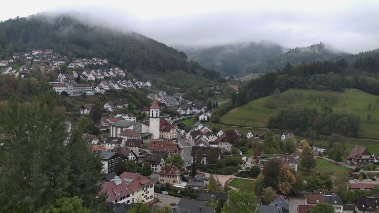 Dieses Bild zeigt eine Webcam-Aufnahme von Ottenhöfen, aufgenommen am Sonntag, den 18.10.2026 um 17:50 Uhr