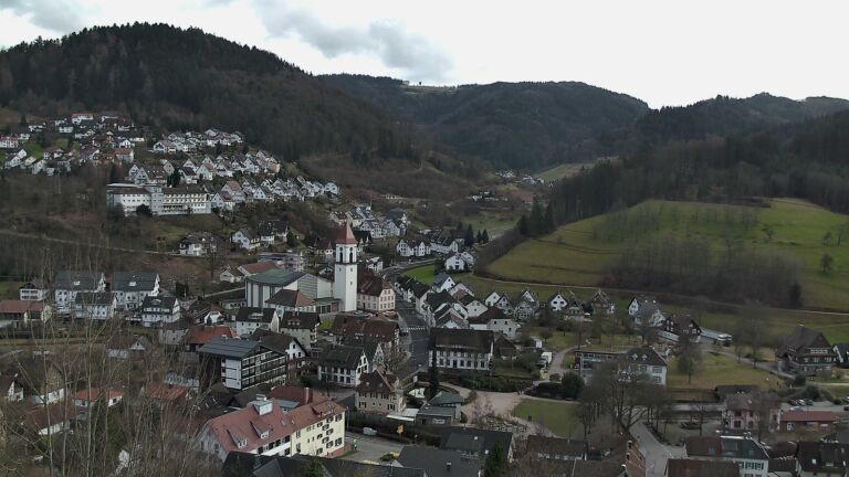 Dieses Bild zeigt eine Webcam-Aufnahme von Ottenhöfen, aufgenommen am Sonntag, den 01.02.2026 um 15:30 Uhr