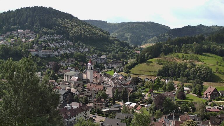 Dieses Bild zeigt eine Webcam-Aufnahme von Ottenhöfen, aufgenommen am Sonntag, den 21.06.2026 um 10:00 Uhr