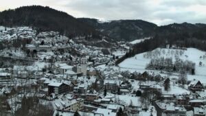 Dieses Bild zeigt eine Webcam-Aufnahme von Ottenhöfen, aufgenommen am Mittwoch, den 07.01.2026 um 16:20 Uhr